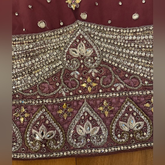 Gorgeous real crystal, handwork Pakistani Indian suit. Pics don’t do justice. - Picture 11 of 15